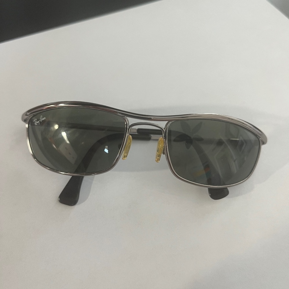 The Ray-Ban Junior RJ9502S is a stylish, durable sunglass, kids